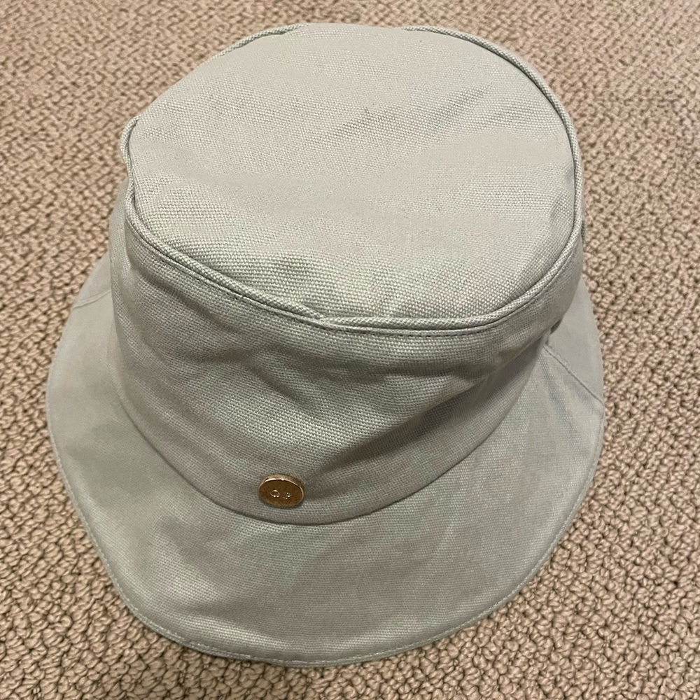 Bucket hat